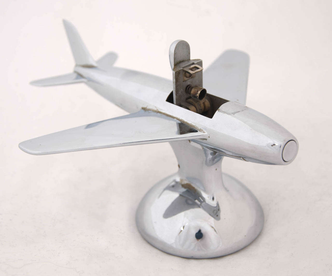 Mid-20th Century Dunhill Sabre Jet Polished Chrome Table Lighter, 1950's For Sale